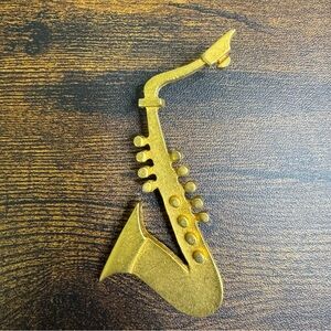 Gold Saxophone Brooch Pin